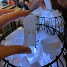 Load image into Gallery viewer, Selenite Lamp