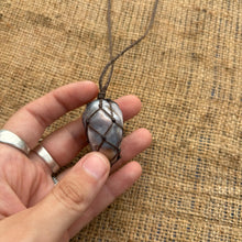 Load image into Gallery viewer, Handmade South African Agate Macrame Necklace